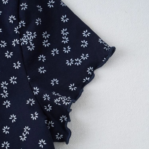 Button Front Ditsy Floral Crop Tee NWT - Picture 4 of 4